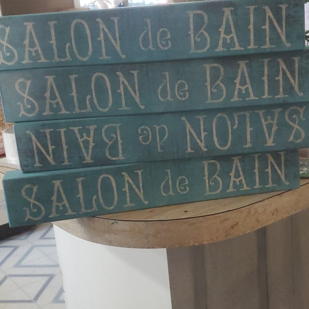 Charming French bathroom sign. Salon de Bain